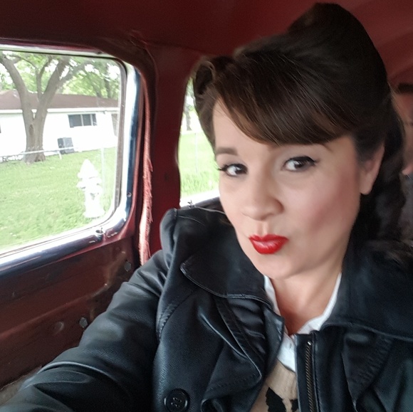 Meet your Posher, Veronica - Picture 4 of 4